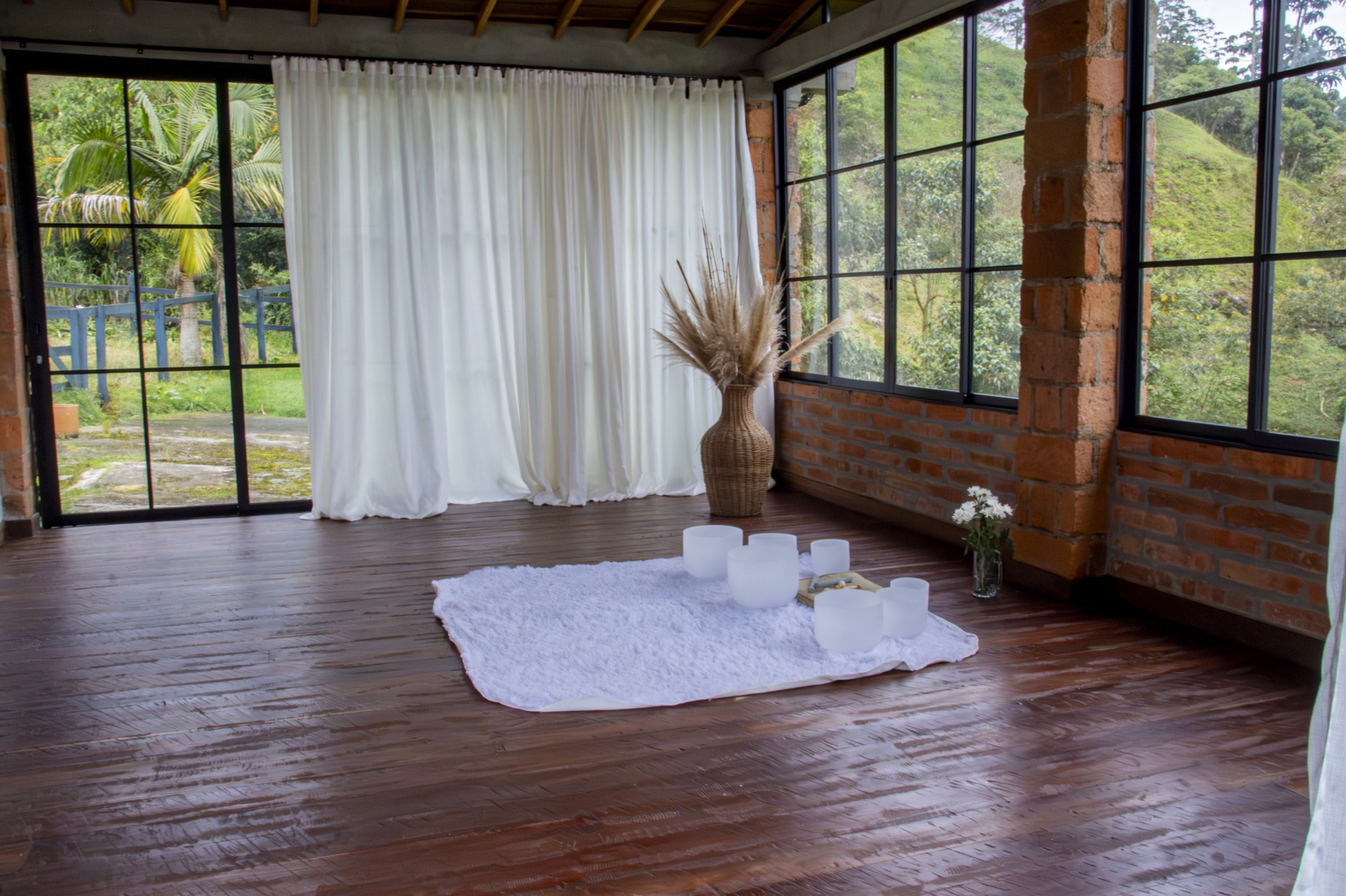 Salón Soulam preparado para meditación y sonoterapia